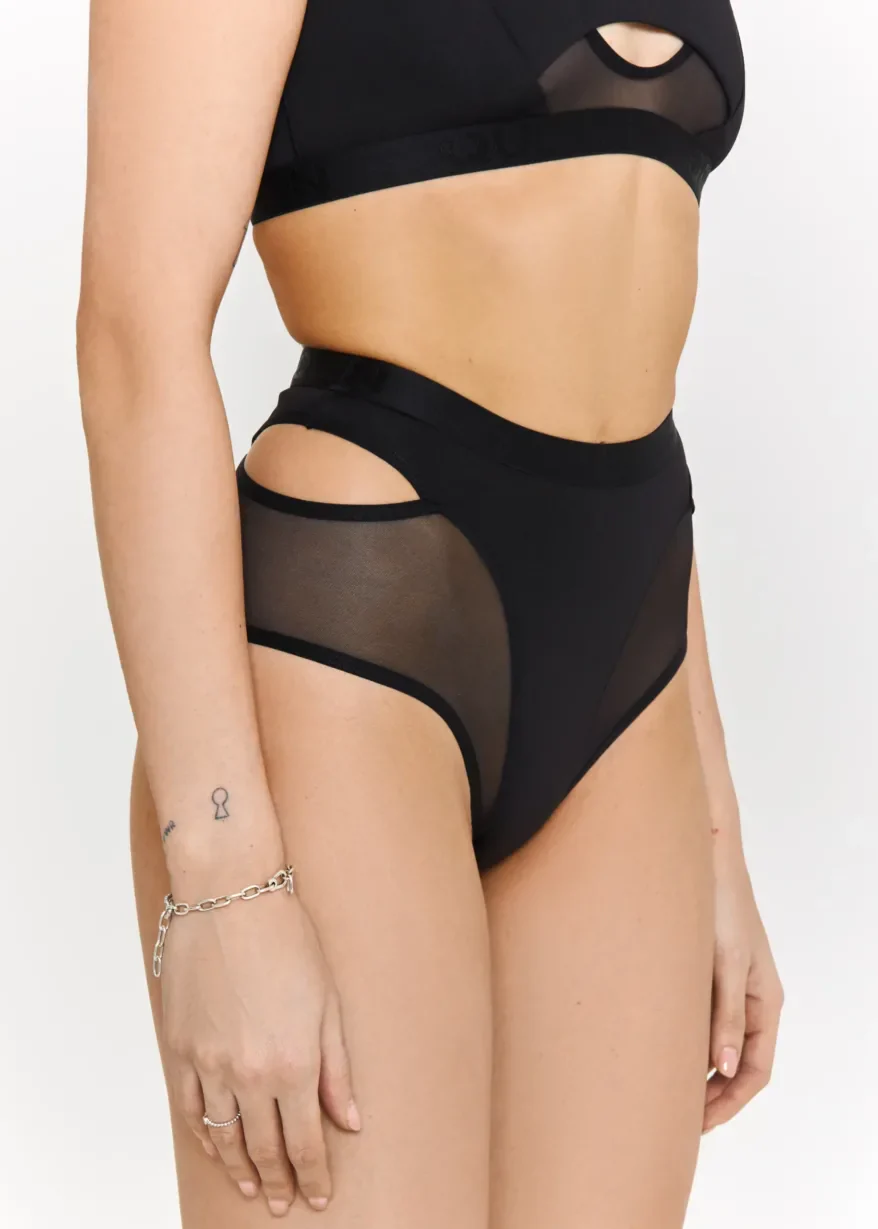 The Queen Wear CANDY Set: The Adjustable Training Set That Actually Fits Every Body Type